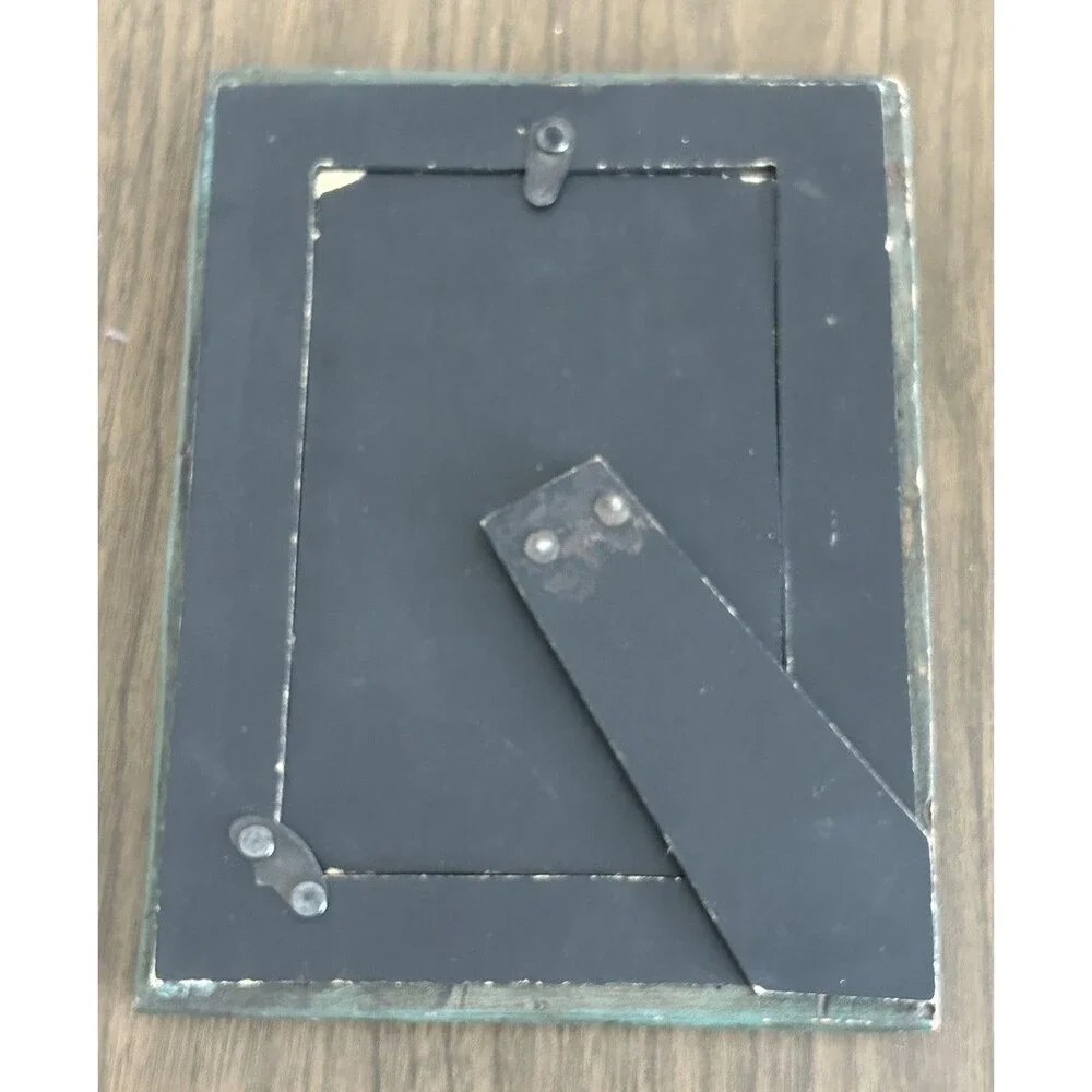 Pier 1 Distressed Green Resin Picture Frame 8” x 6.25” Center Glass 4 in x 6 in